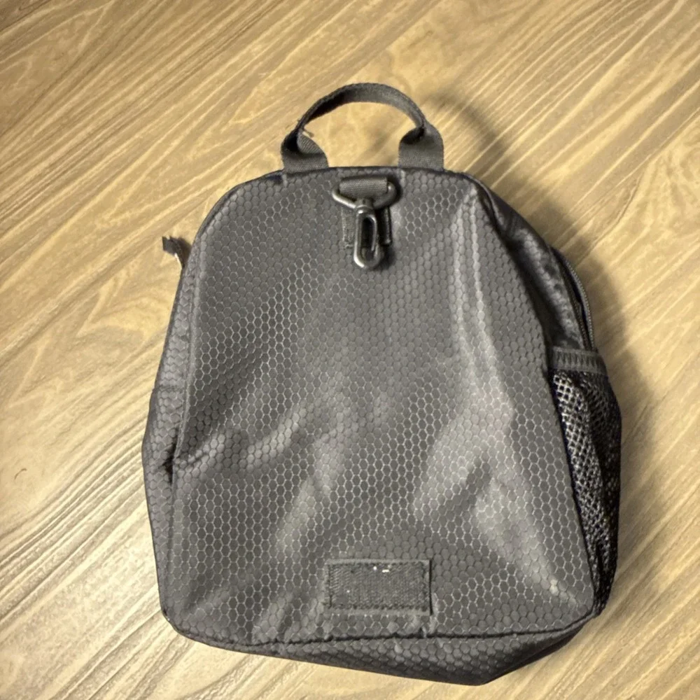 Reebok Insulated Lunch Zip Bag‎ Black 10 Inch Small Tote Front Pouch Side Pocket